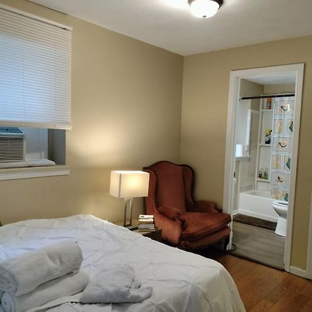 Stylish And Beautiful Condo Frederick Esterno foto