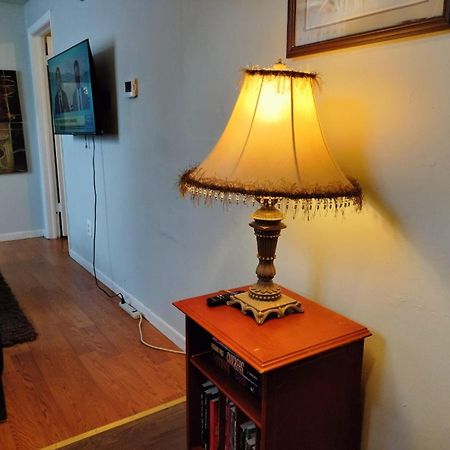 Stylish And Beautiful Condo Frederick Esterno foto