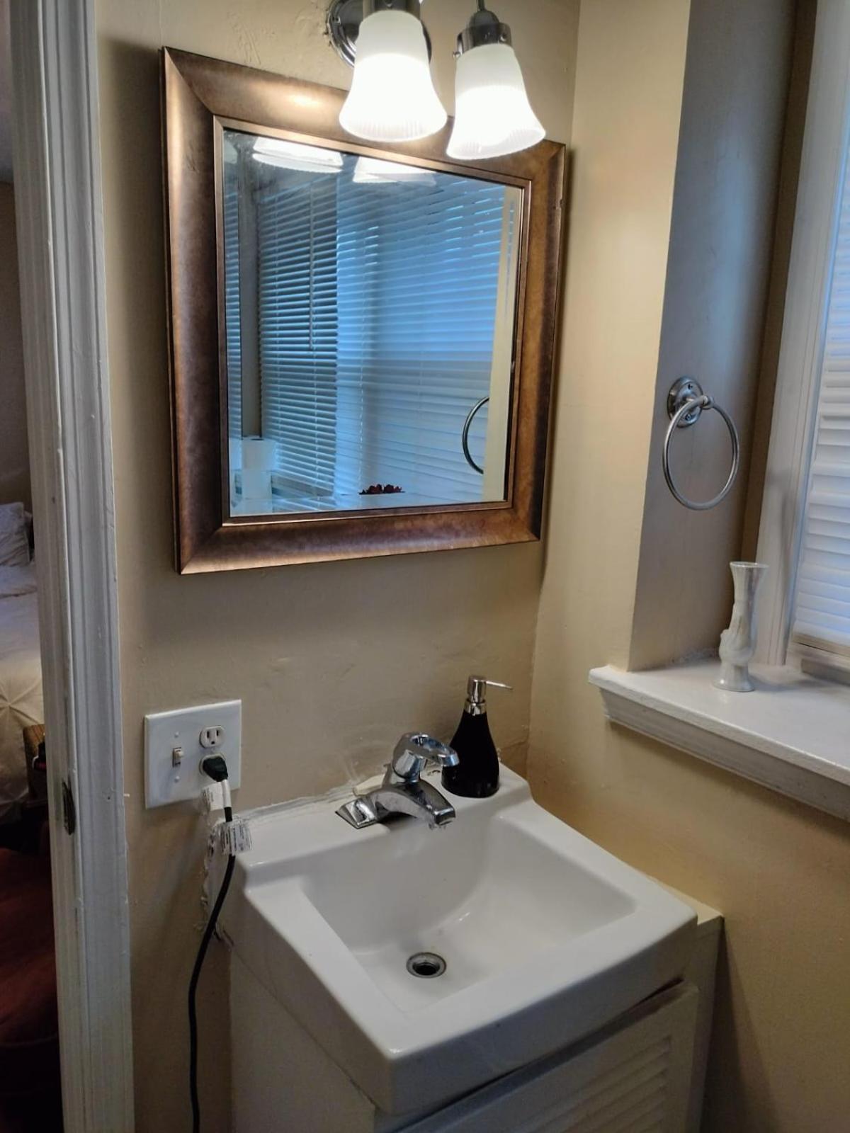 Stylish And Beautiful Condo Frederick Esterno foto