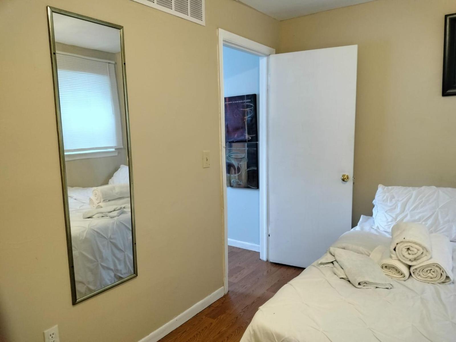 Stylish And Beautiful Condo Frederick Esterno foto